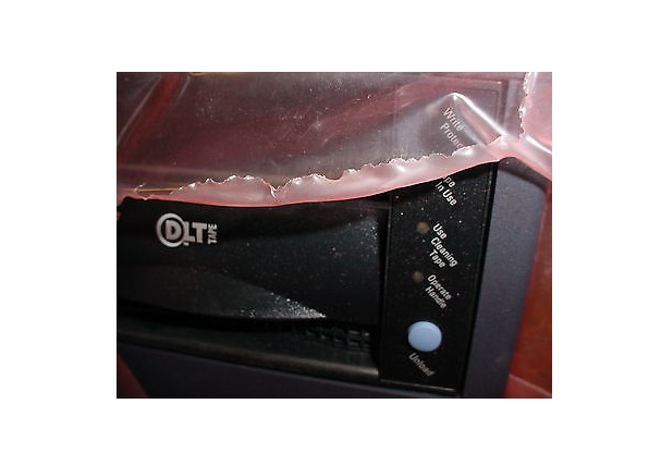 TH8BF-EY | Quantum 40/80GB DLT8000 SCSI DIFF/HVD External Carbon